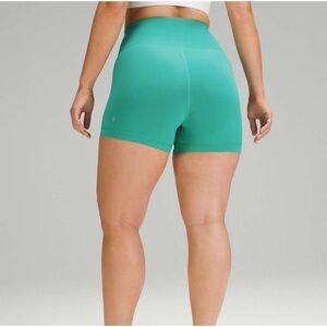Lululemon Wunder Train Contour Fit High-Rise Short 4"
Kelly Green